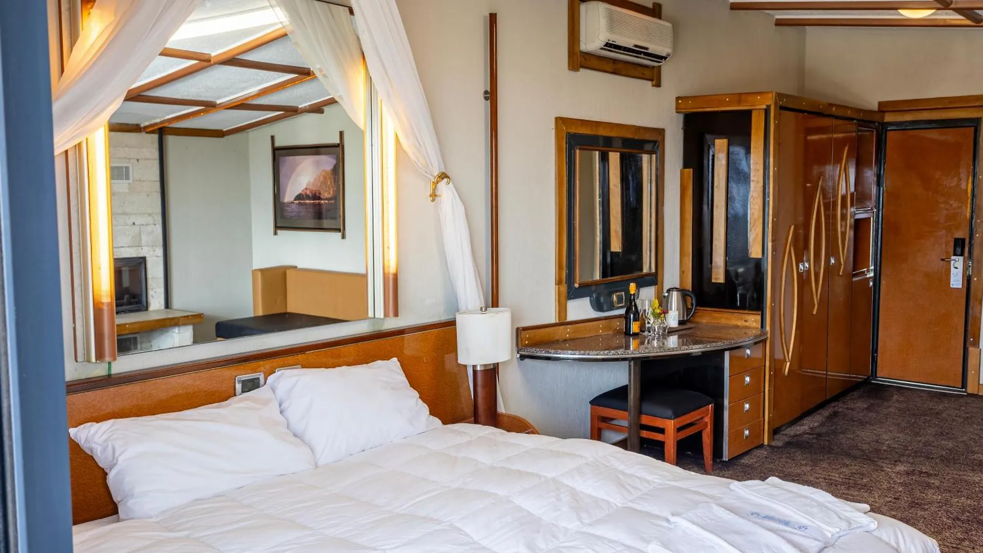 Reva Miami Hotel Foca